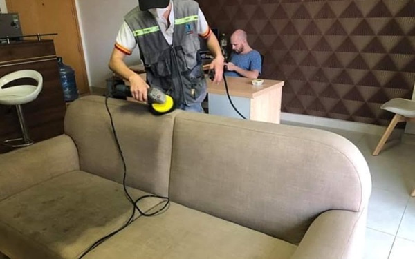 dich-vu-giat-ghe-tai-quan-long-bien-1