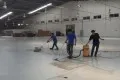 Mẹo làm sạch vết dầu nhớt dính trên sàn bê tông