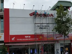 Dịch vụ vệ sinh bảng biển hiệu giá rẻ