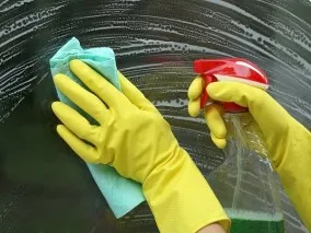 Dịch vụ lau kính tòa nhà giá rẻ quận Hoàn Kiếm