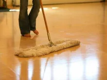Khi nào nên thuê dịch vụ vệ sinh nhà ở thay vì tự dọn dẹp?