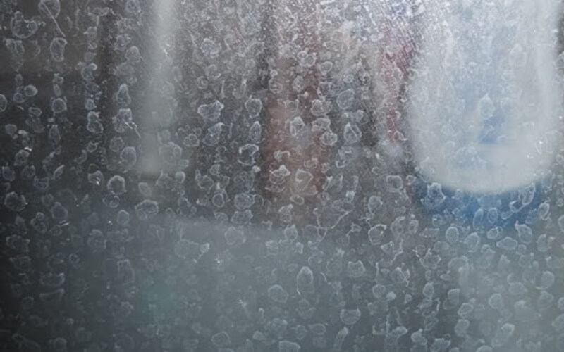 tay-vet-xi-mang-tren-kinh-3