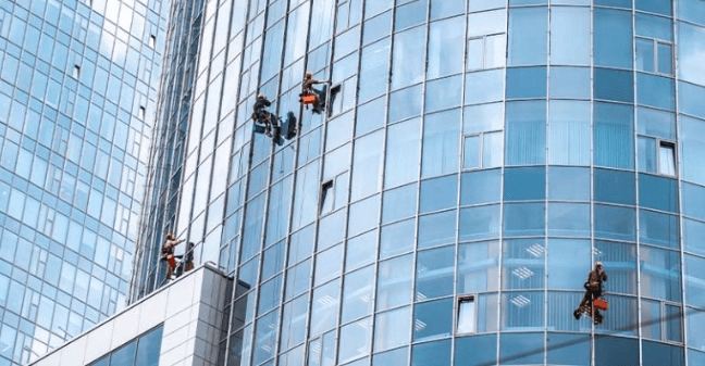 quy-trinh-lau-kinh-toa-nha-3