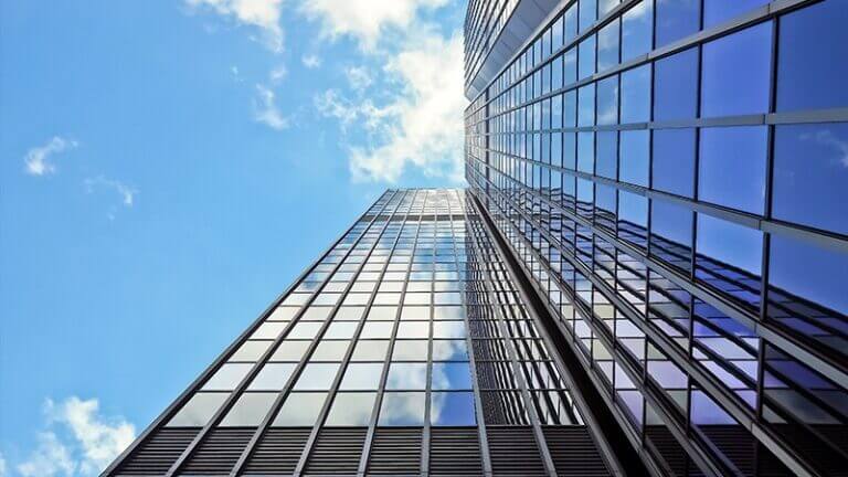 quy-trinh-lau-kinh-toa-nha-7