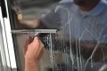 Lau Kính Mặt Ngoài Tòa Nhà An Toàn: 7 Bước Thi Công Chuyên Nghiệp 2026