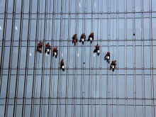 Quy trình lau kính tòa nhà